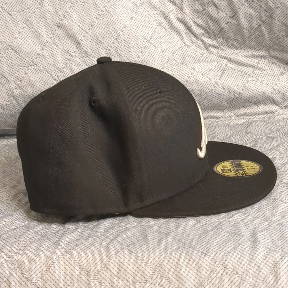 New Era Black Cap with White Embroidered Logo - Picture 9 of 16